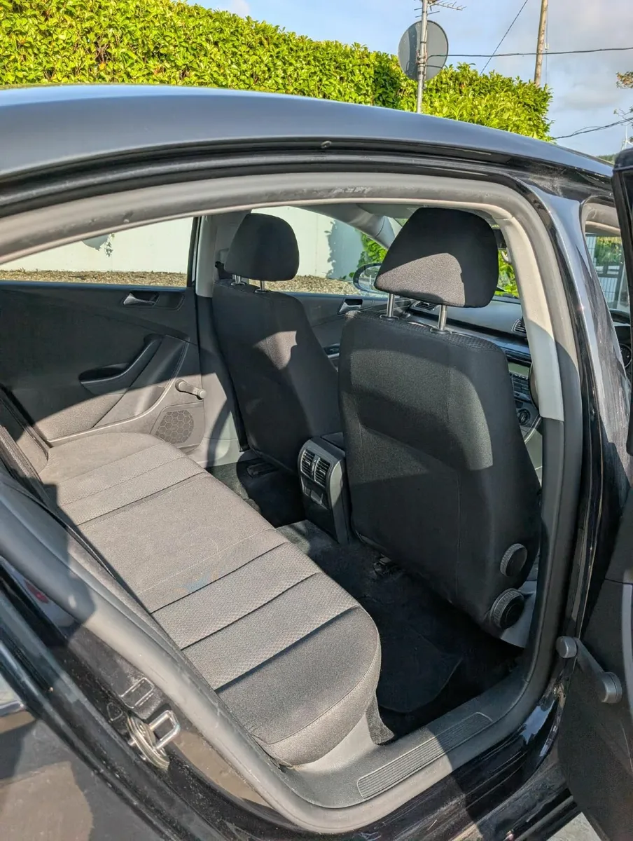 Volkswagen Passat 2009 - Image 4