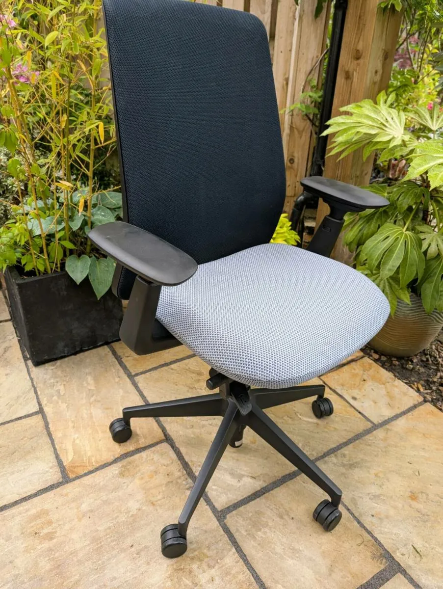 Ergonomic office chair - Image 2