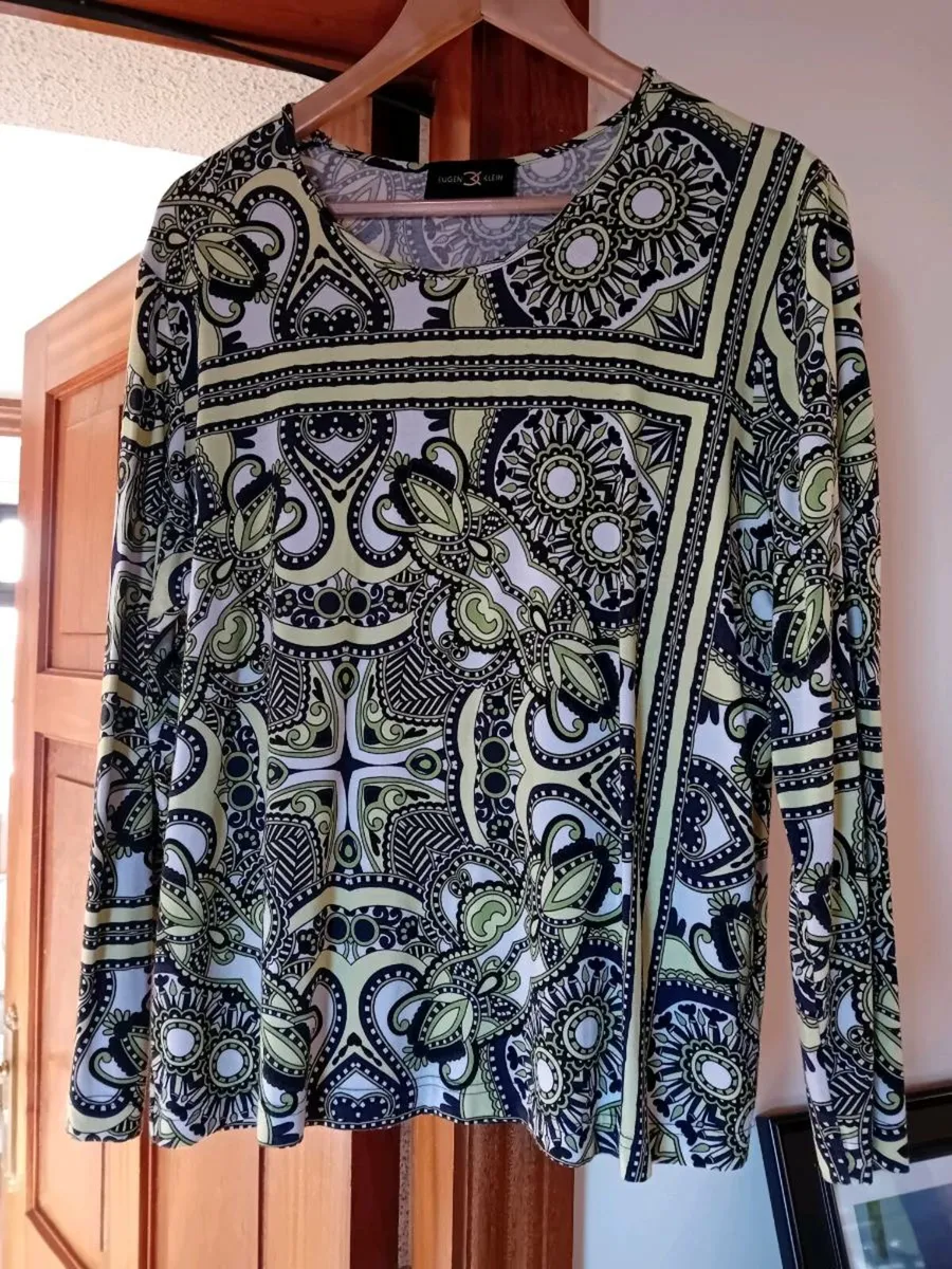 Long Sleeve Ladies Top - Size 18 - Image 1