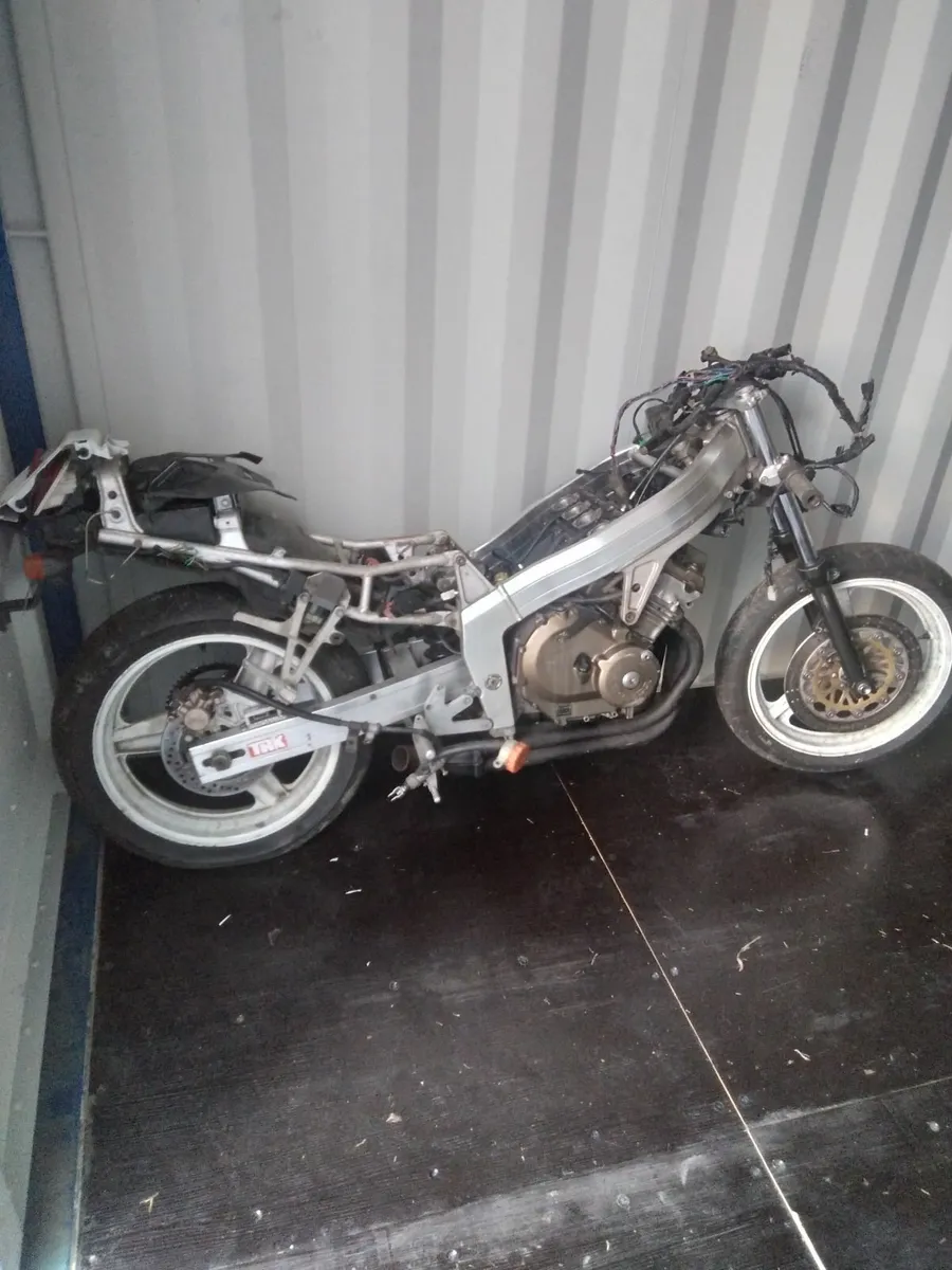 Honda CBR 250R MC19 PROJECT - Image 1