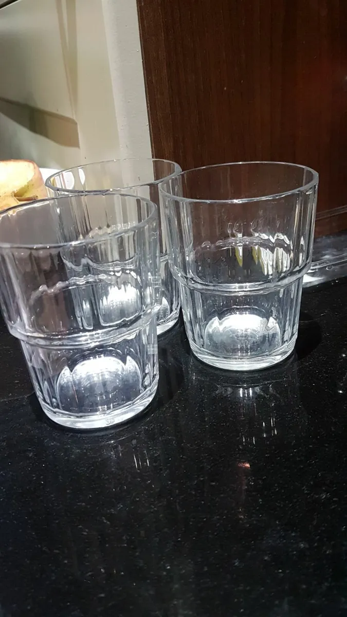 small whisky glasses never used ,2 euro each - Image 2