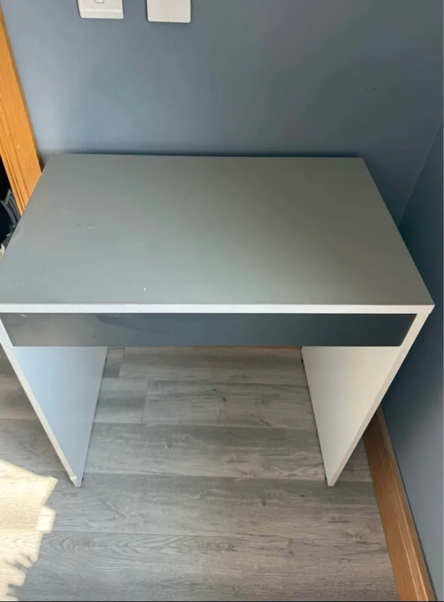 Desk for sale - Image 2