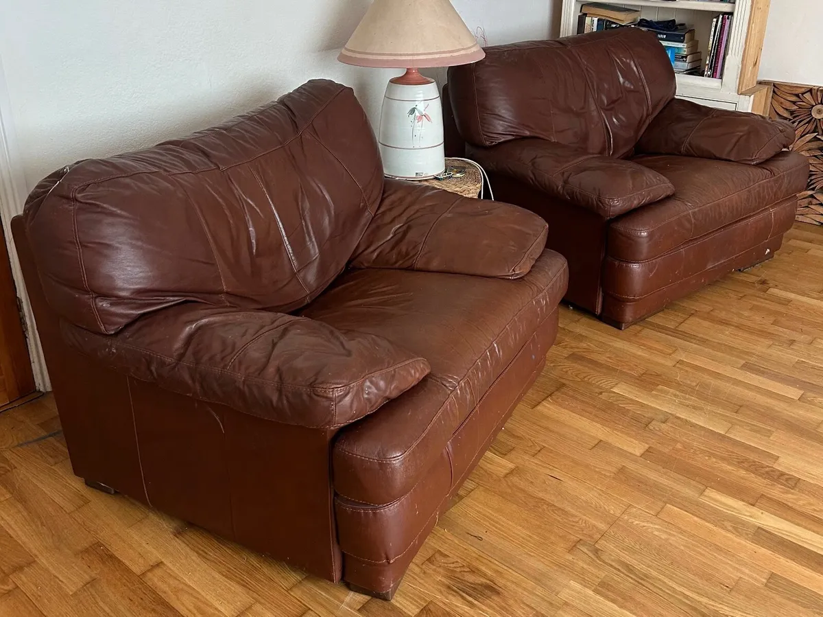 Couch - Image 4
