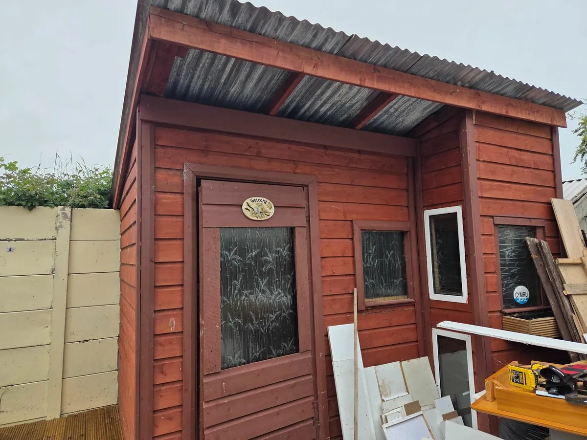 Large garden shed (with galvanised sheets) - Image 1