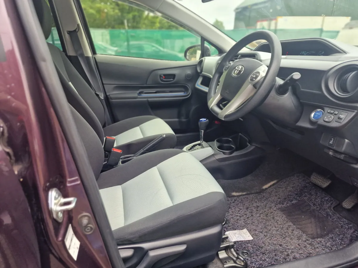 Toyota Aqua 2014 - Image 2