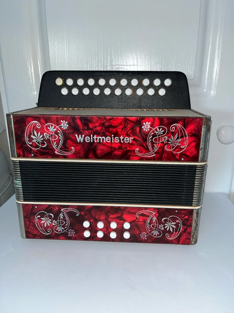 Weltmeister Accordion for sale - Image 2