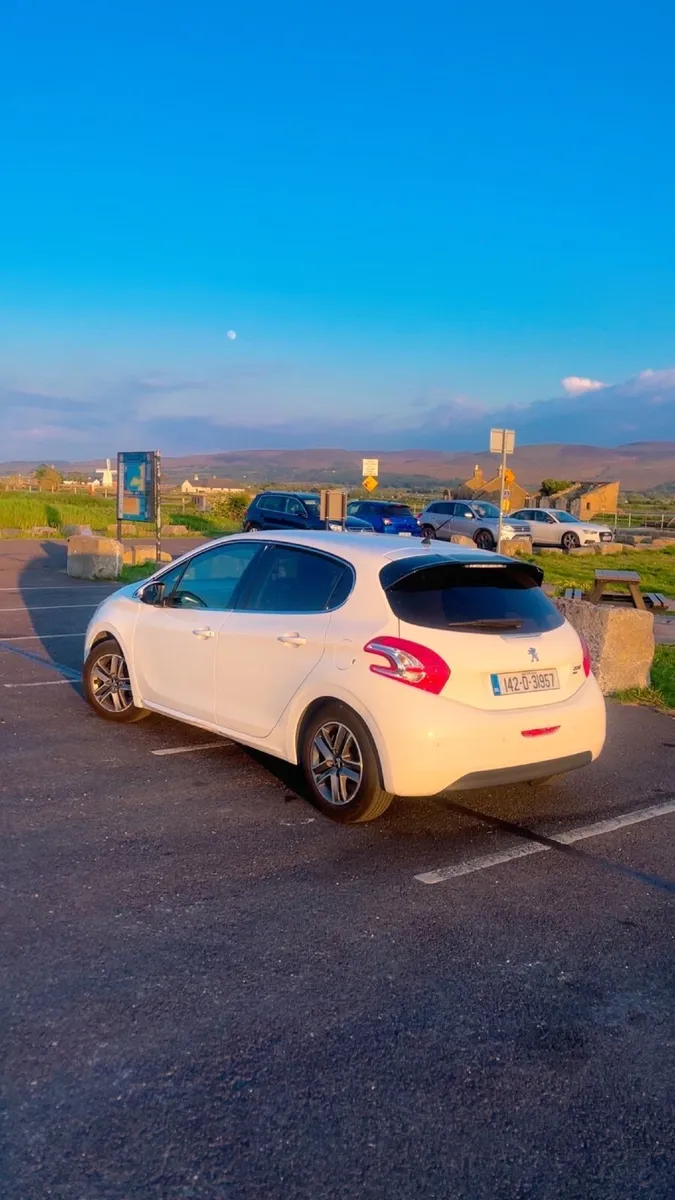 Peugeot 208 2014 - Image 2