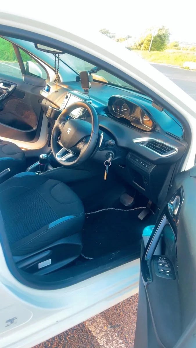 Peugeot 208 2014 - Image 4