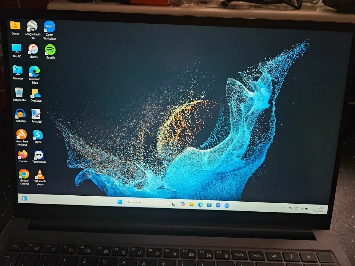 Laptop - Image 1