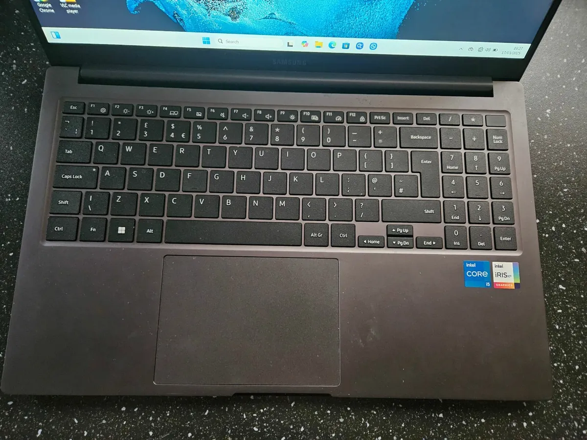 Laptop - Image 2