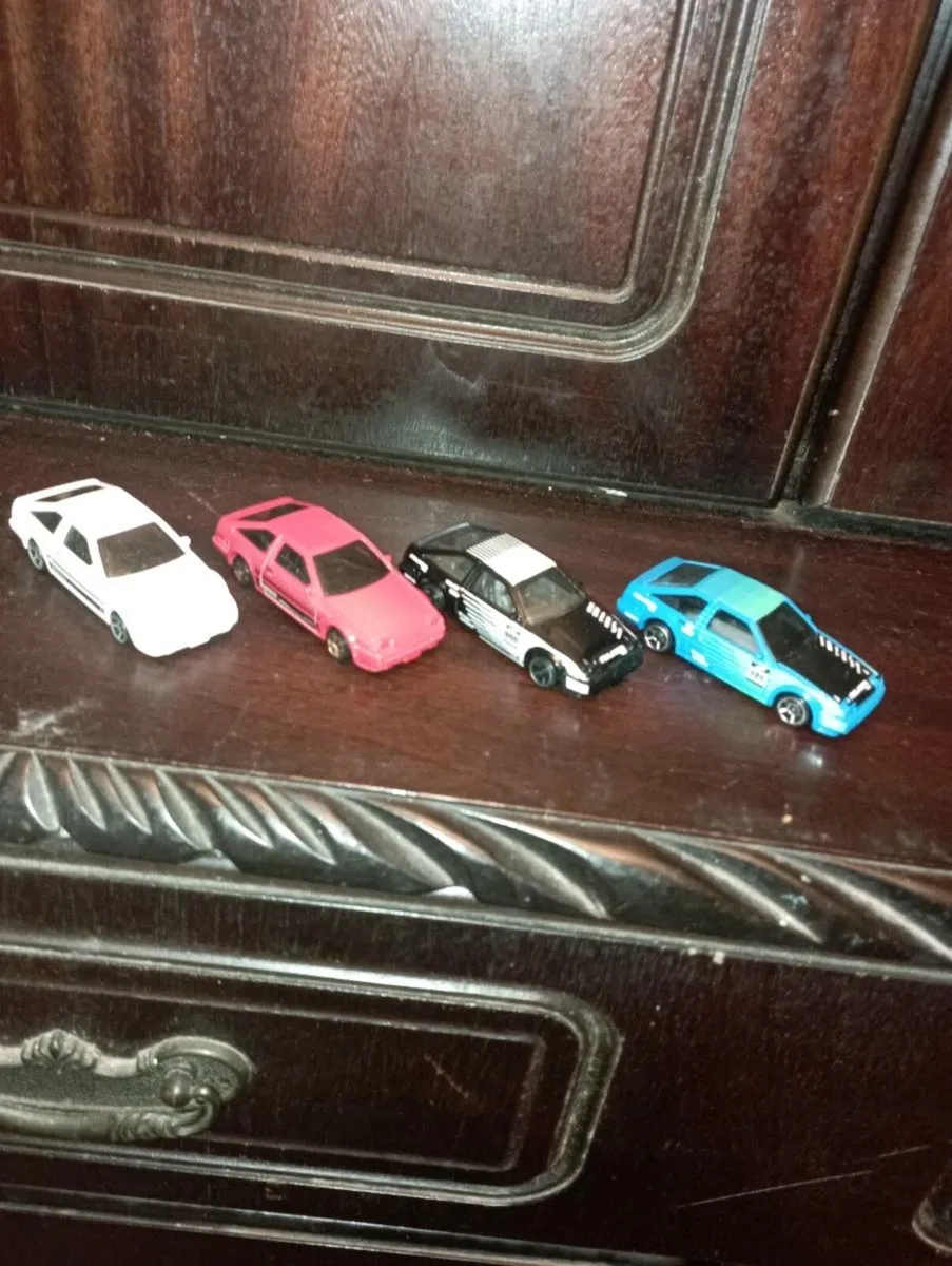 HOT WHEELS DIE-CAST MODLES CARS 1-64 SCALE - Image 1