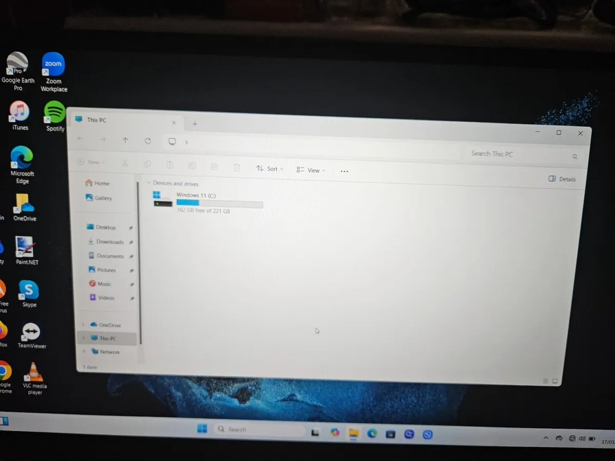 Laptop - Image 4