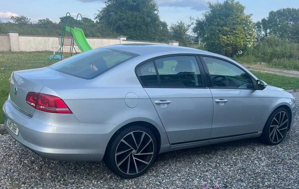 Volkswagen Passat - Image 1