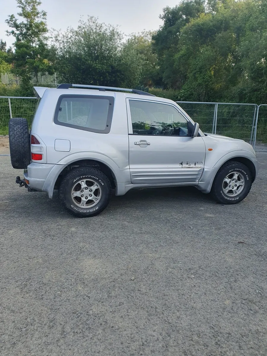 MITSUBISHI JEEP - Image 1