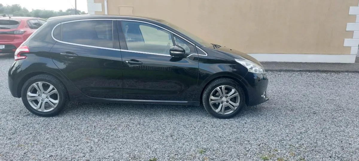 Peugeot 208 - Image 1