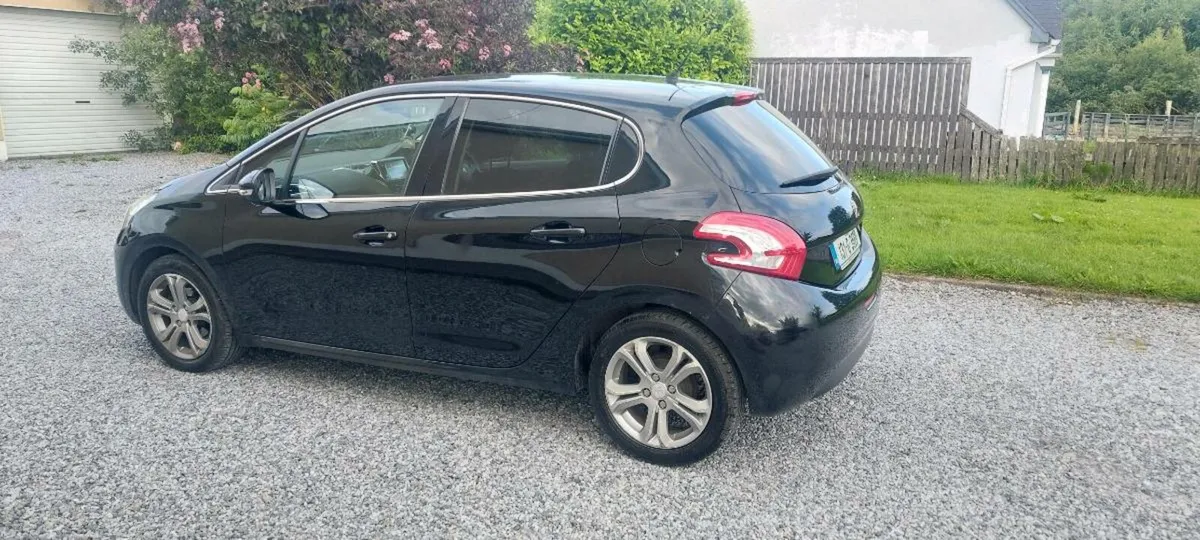 Peugeot 208 - Image 3