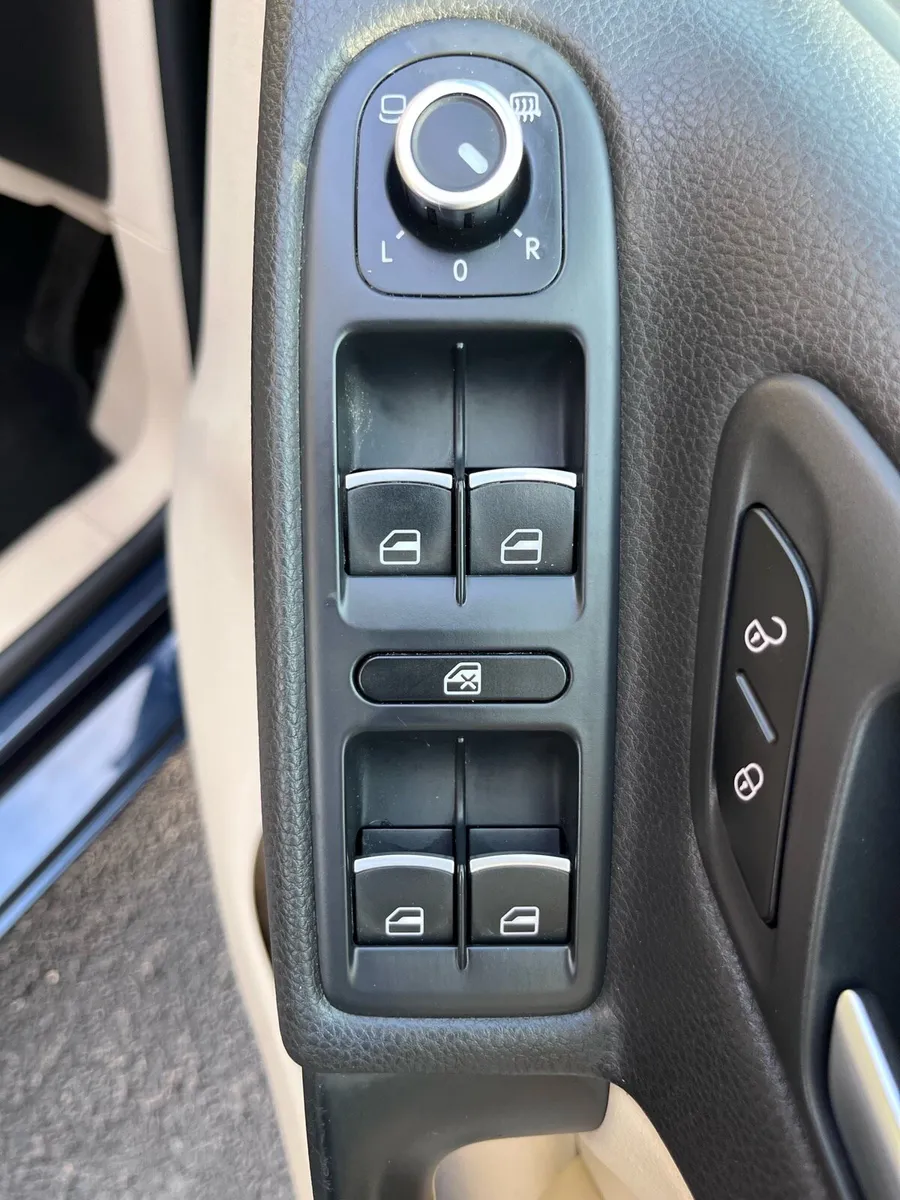 2012 Golf  1.6Tdi Highline Automatic - Image 4