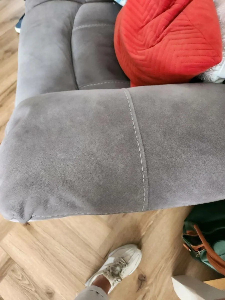 Sofa and 2 chairs - Image 3