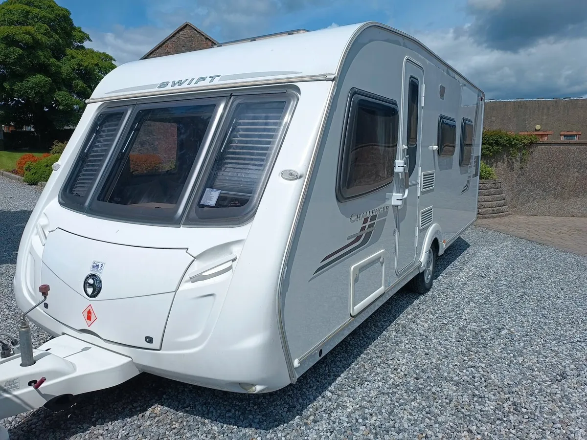 Swift Challenger 560  single axle fixed bed 4berth - Image 1