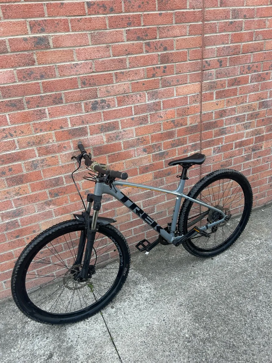 Trek Marlin 6 Mountain Bike - Image 2