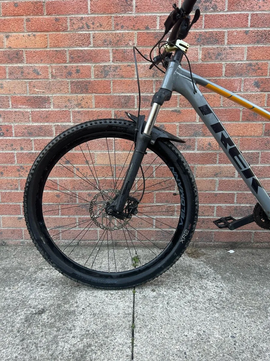 Trek Marlin 6 Mountain Bike - Image 3