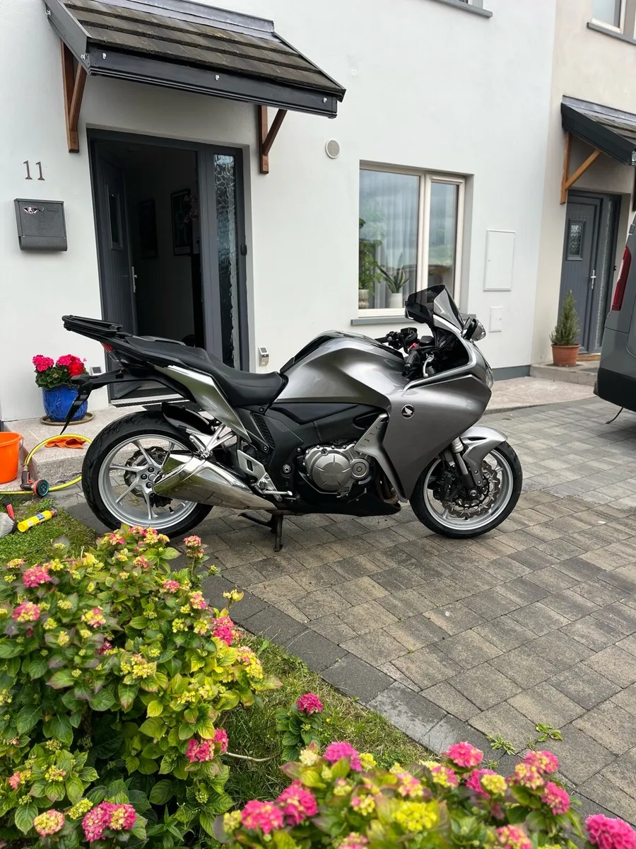 Honda VFR 1200F - Image 1