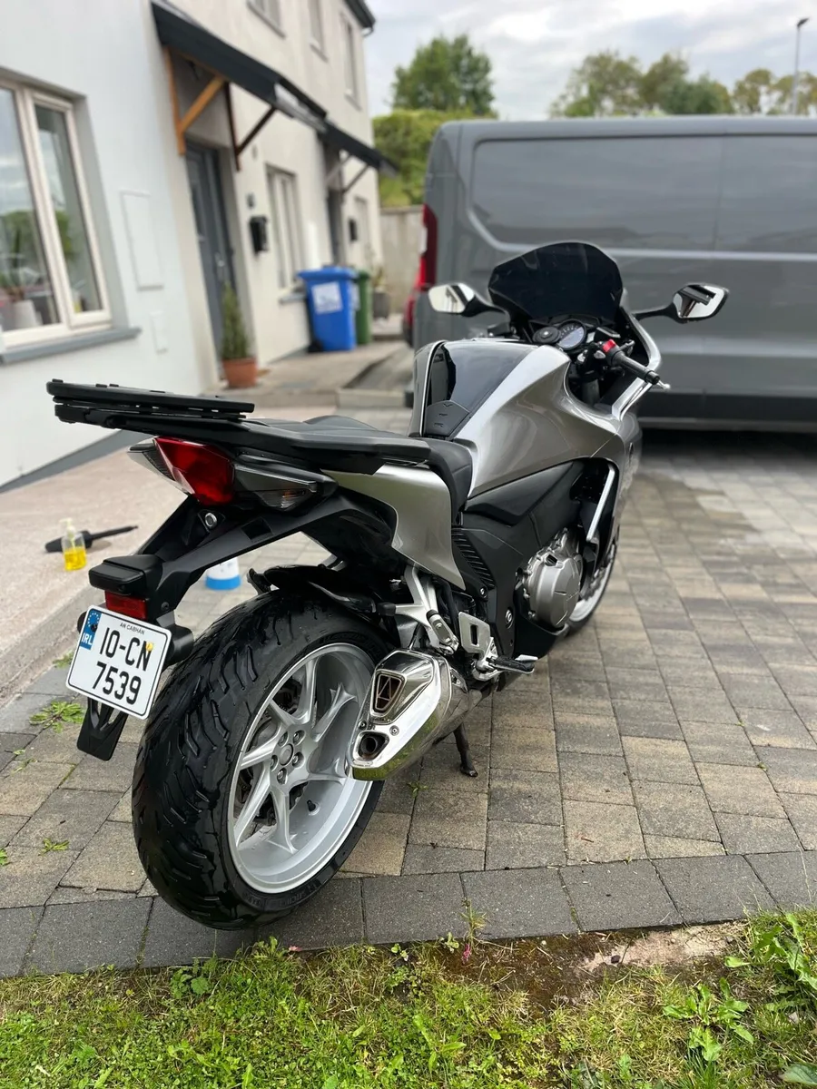 Honda VFR 1200F - Image 2