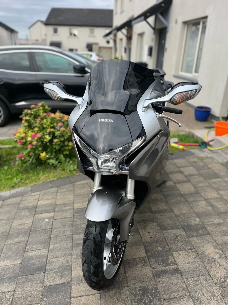 Honda VFR 1200F - Image 3