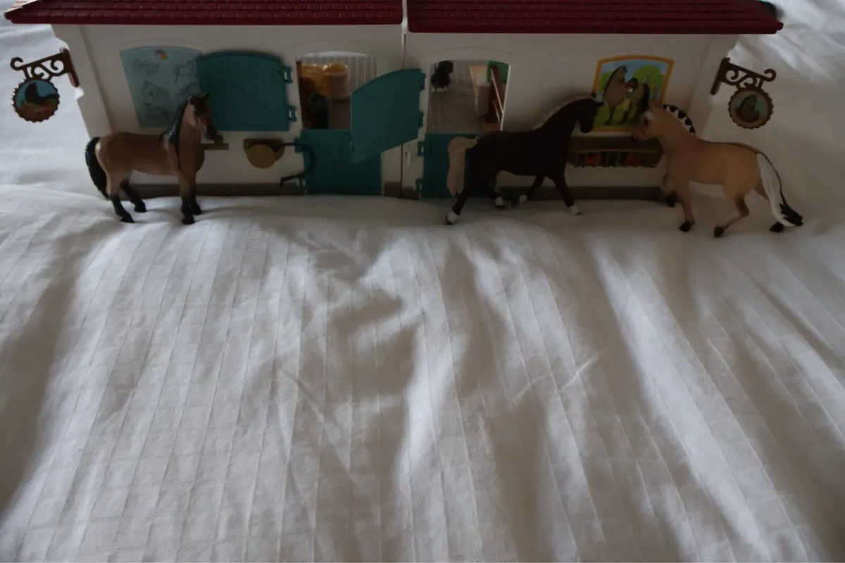 Both parts of the schleich shops - Image 1