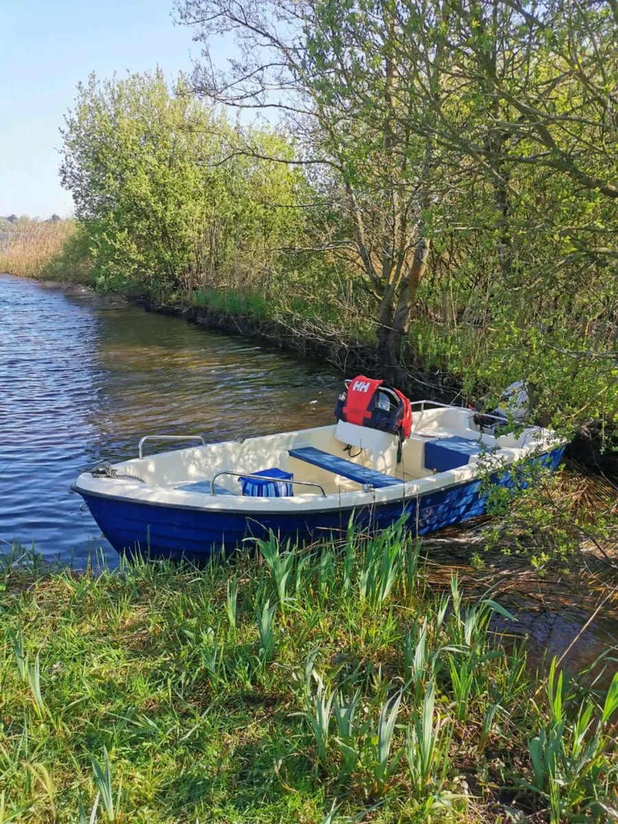 14ft Fiberglass Boat - Image 1