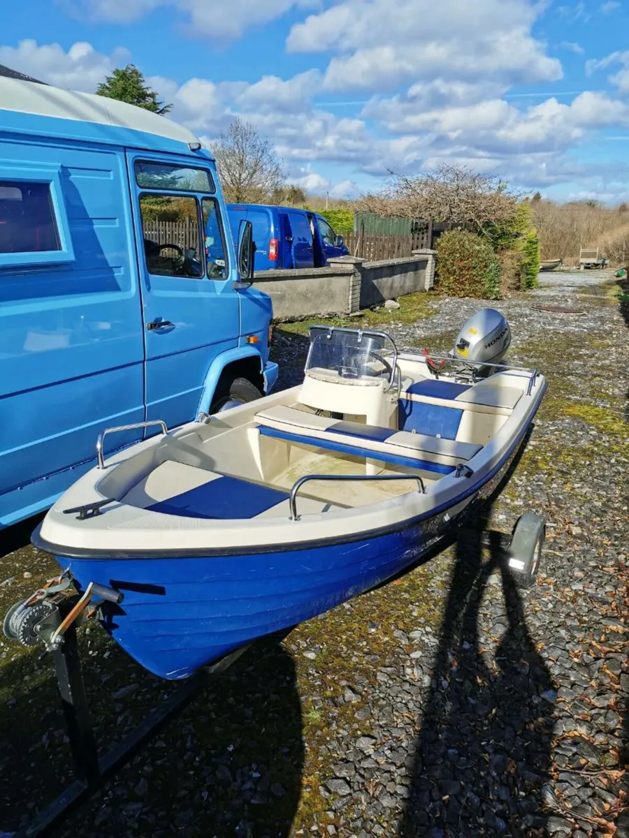 14ft Fiberglass Boat - Image 3