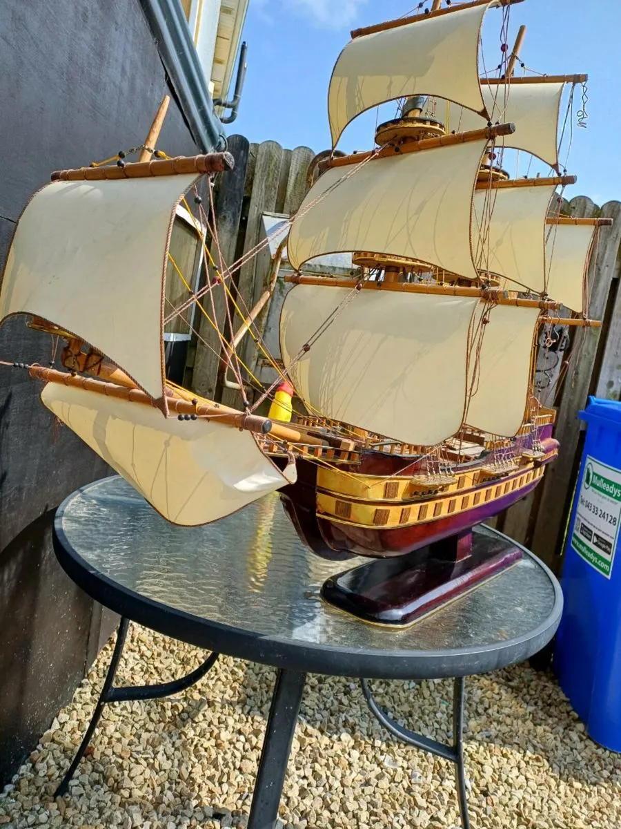 Large Vintage Model Ship "HMS Victory" - Image 1
