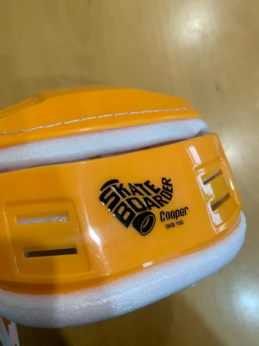 Skateboarder hurling helmet - Image 4