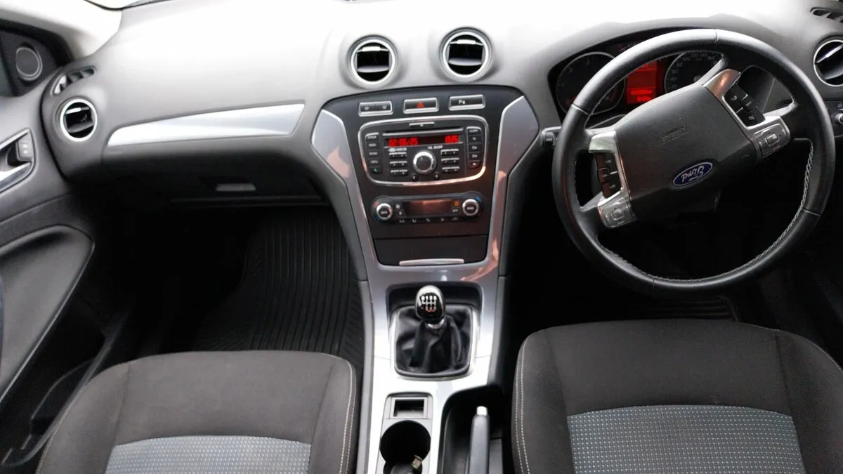Ford Mondeo 2011 - Image 2
