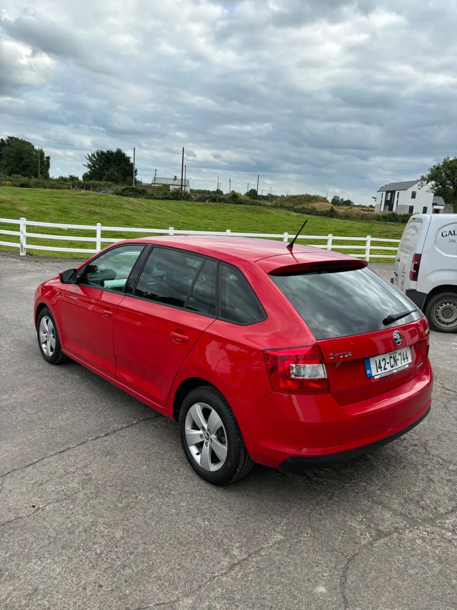 Skoda Rapid 2014 - Image 2