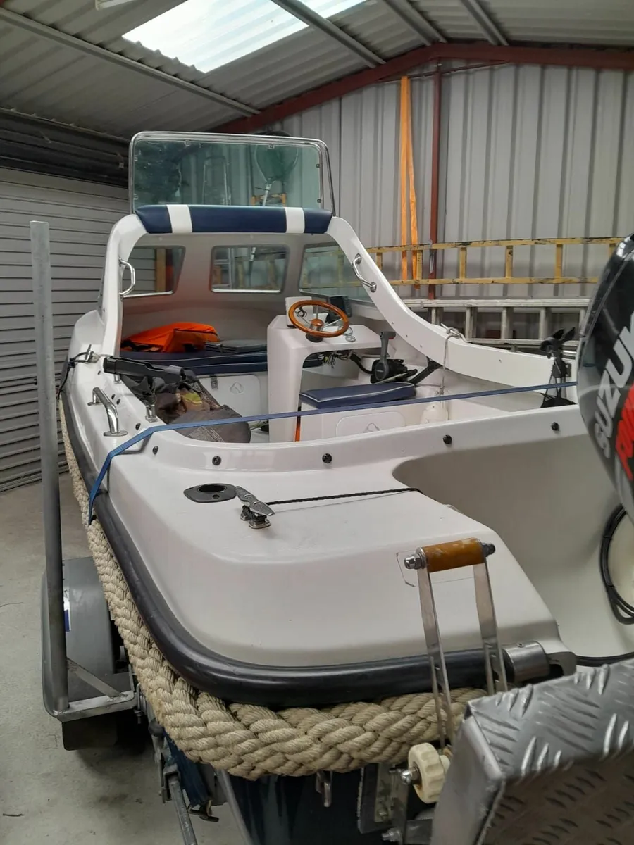 Sports boat - Image 3