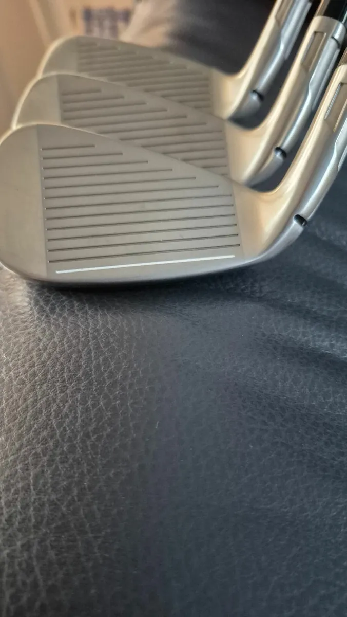 Taylormade Stealth Irons 4-P.W KBS 85g Stiff Shaft - Image 2