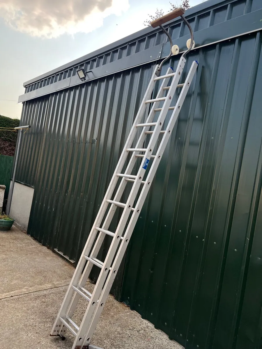 Aluminium roofing ladder - Image 1