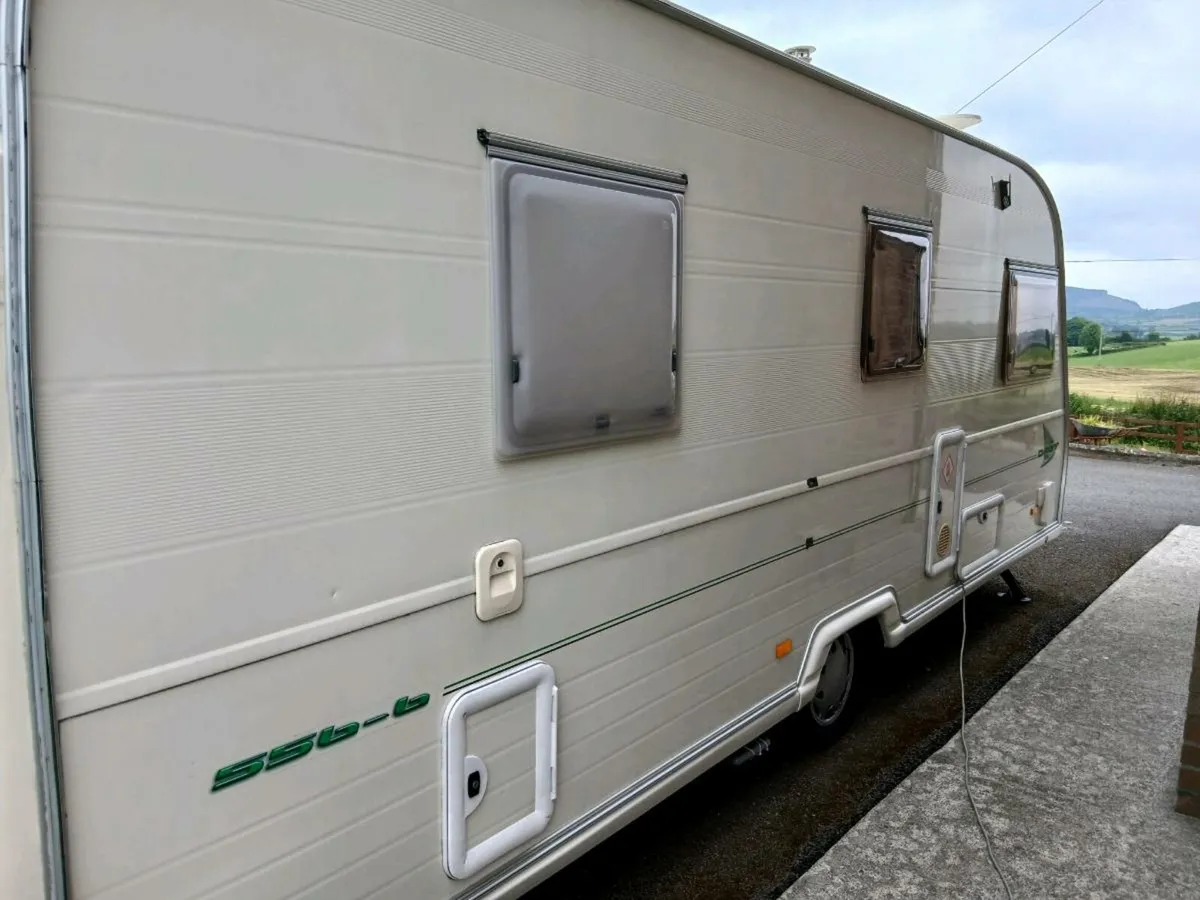 Avondale 6 birth Caravan - Image 2