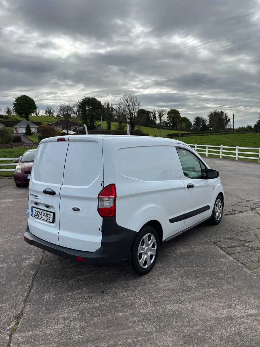 Ford Transit Courier 2023 - Image 3