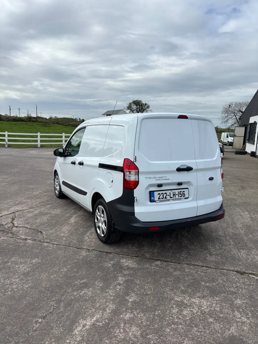 Ford Transit Courier 2023 - Image 4