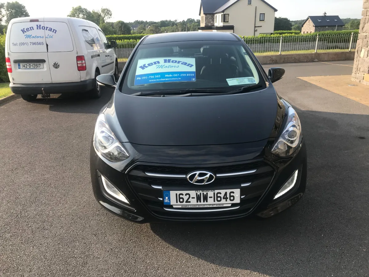 Hyundai i30 SE 1.6 DSL 5DR 2016 - Image 2