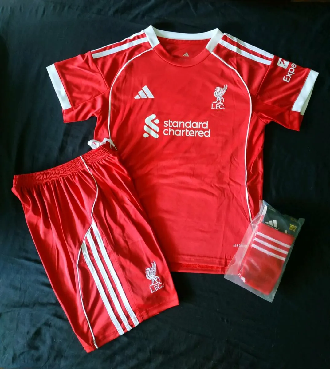 LIVERPOOL 25/26 ( HOME) KIDS KIT .6/7 to 12/13 yrs
