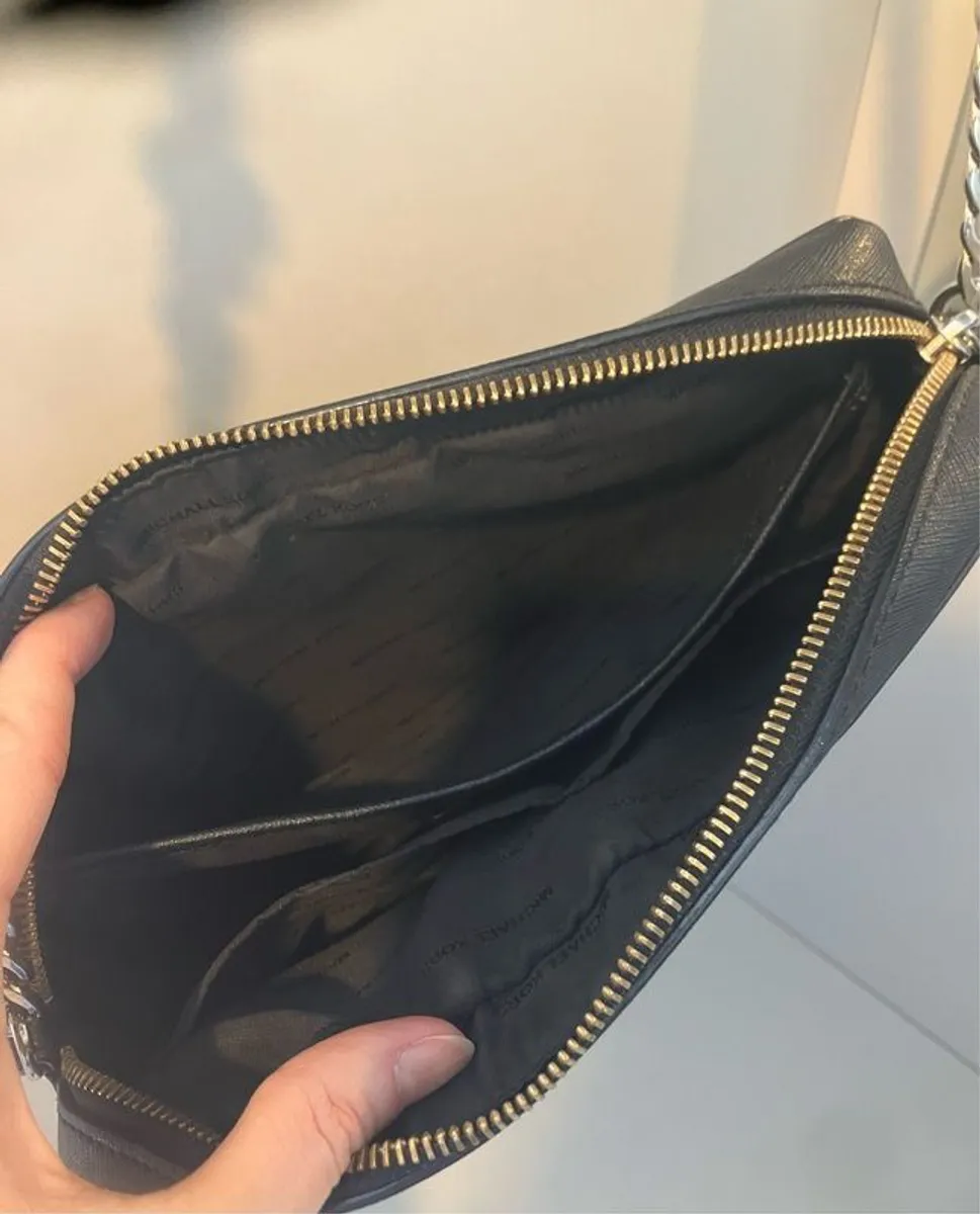 Michael Kors Jet Set Crossbody Black - Image 2
