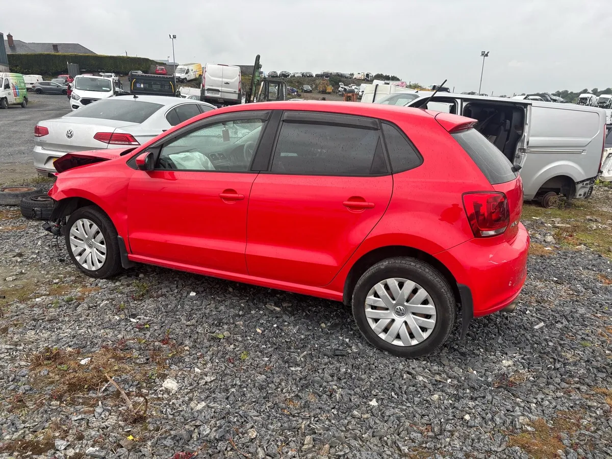 Volkswagen polo for breaking - Image 4