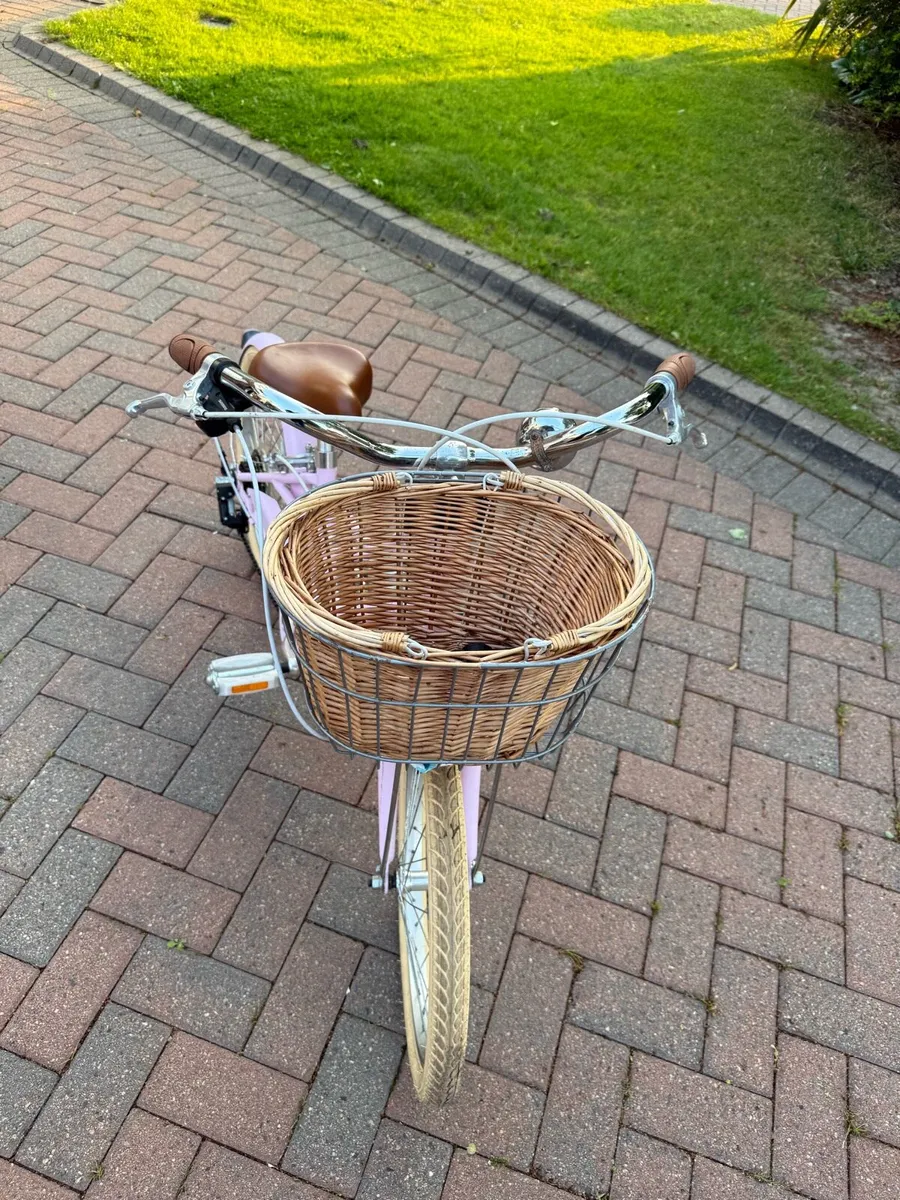 Girls Bike - Pippin - 20’ wheels - Image 2