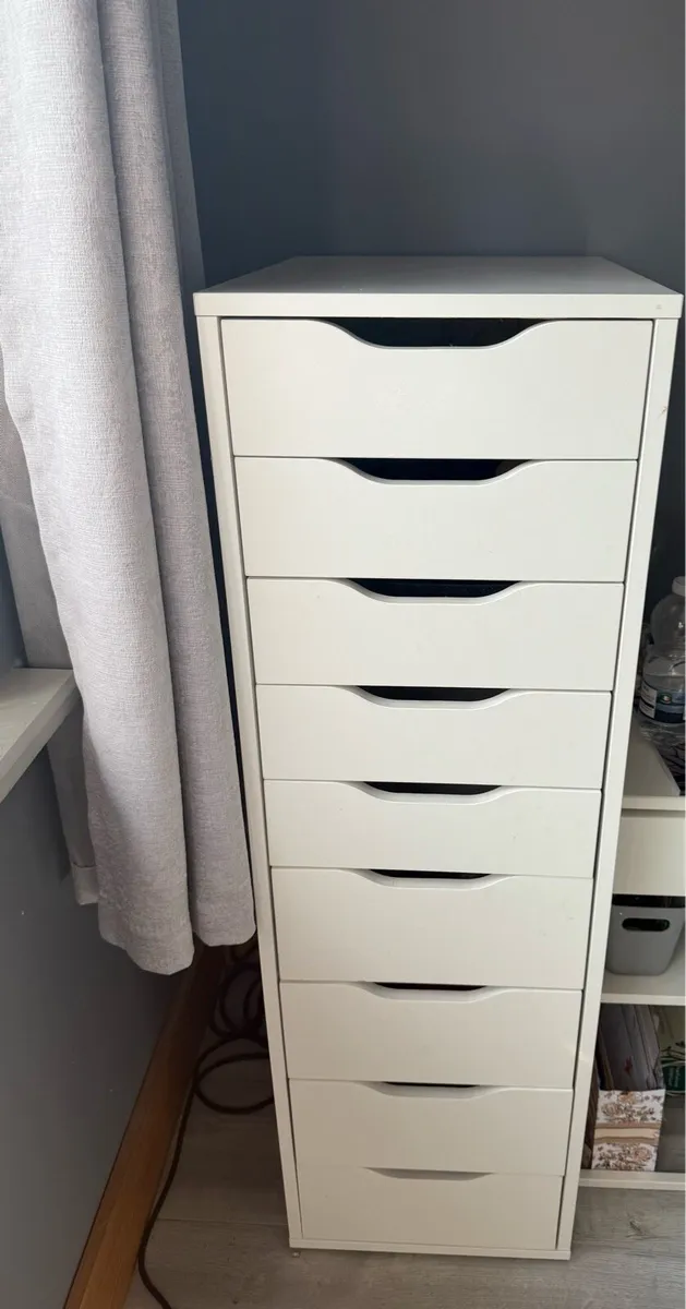 Alex 9 drawers - Image 1