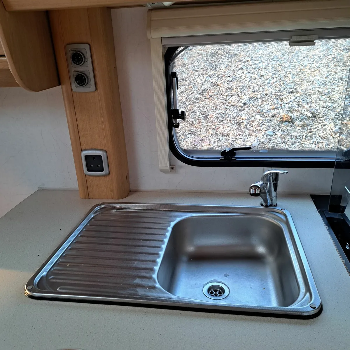 Lunar Zenith 6 Berth Caravan 2009 - Image 4