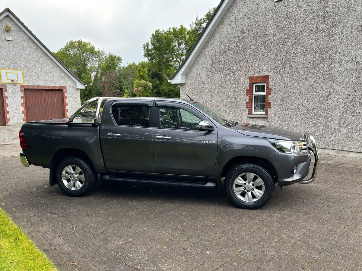Toyota Hilux - Image 2