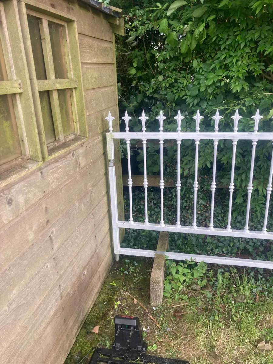 House gate - Image 2